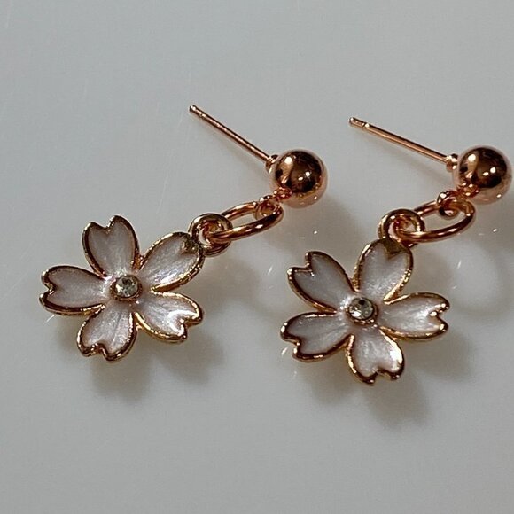 ❤️ Rose Gold Daisy Enamel & Cubic Zirconia Drop Earrings - Picture 7 of 10